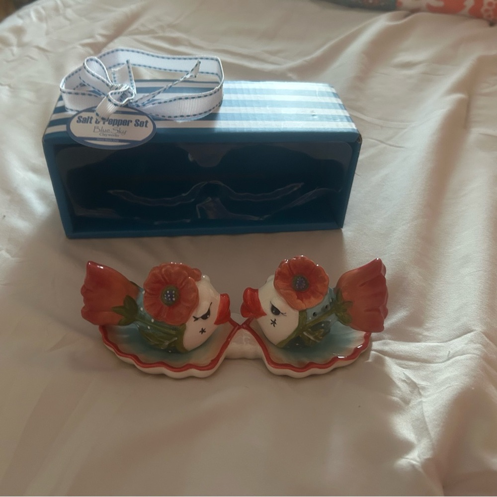 Blue Sky Fish Salt and Pepper Figurine - Picture 2 of 5